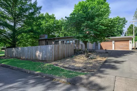 Exterior - 2291 E Mirabeau St, Springfield, MO 65804 photo 4 of 14