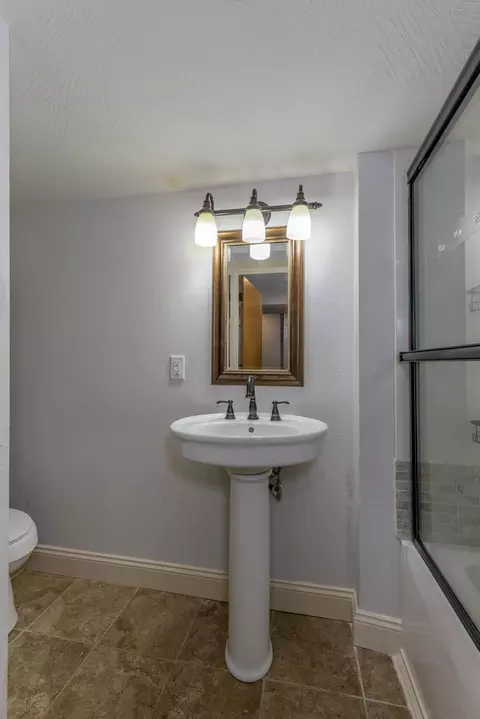 Bath - 2291 E Mirabeau St, Springfield, MO 65804 photo 8 of 9