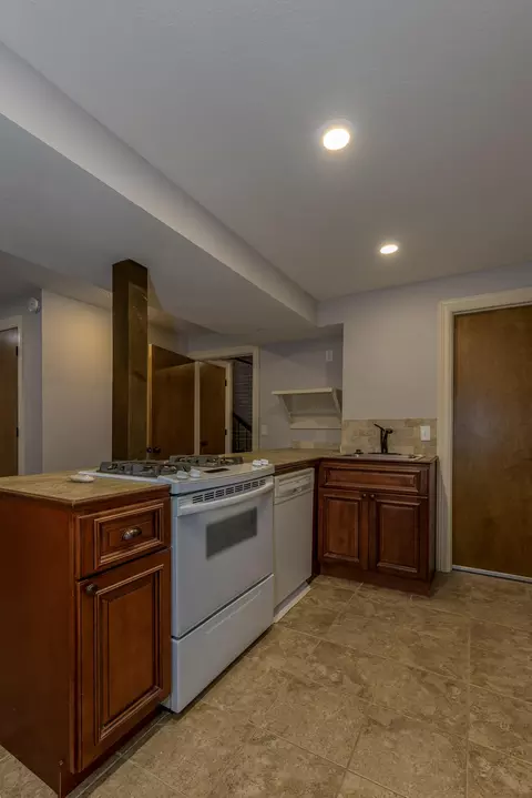Kitchen - 2291 E Mirabeau St, Springfield, MO 65804 photo 4 of 5