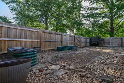Exterior - 2291 E Mirabeau St, Springfield, MO 65804 photo 12 of 14