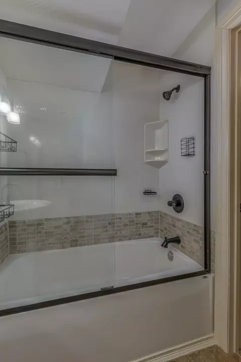 Bath - 2291 E Mirabeau St, Springfield, MO 65804 photo 9 of 9