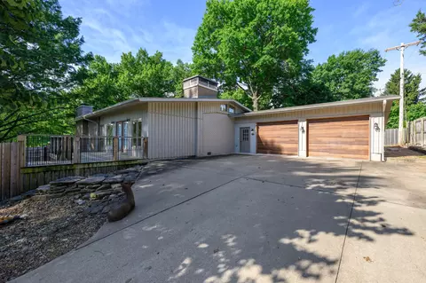 Exterior - 2291 E Mirabeau St, Springfield, MO 65804 photo 5 of 14
