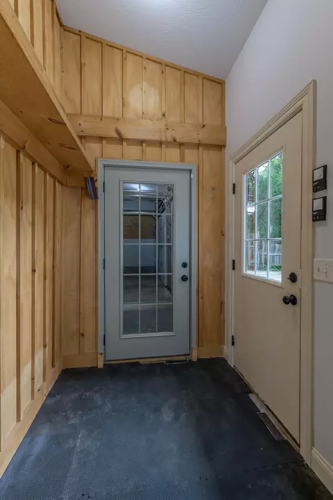 Entry Way - 2291 E Mirabeau St, Springfield, MO 65804 photo 4 of 4