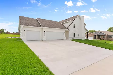Exterior - 2033 E Will St, Republic, MO 65738 photo 6 of 11