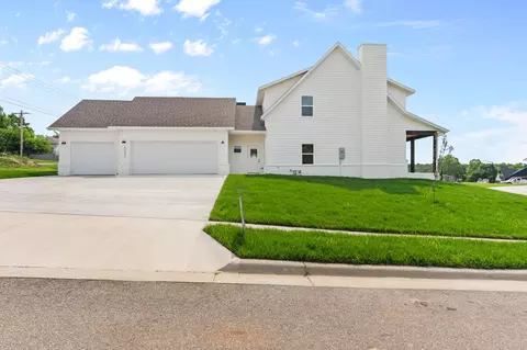 Exterior - 2033 E Will St, Republic, MO 65738 photo 7 of 11