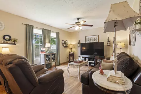 Living - 718 S Mahn Ave, Springfield, MO 65802 photo 1 of 3
