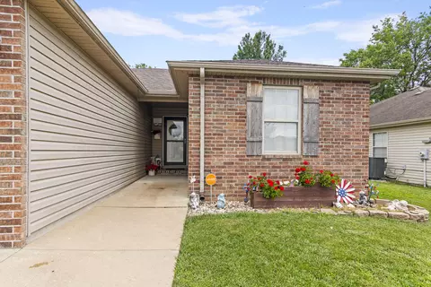 Exterior - 718 S Mahn Ave, Springfield, MO 65802 photo 3 of 6