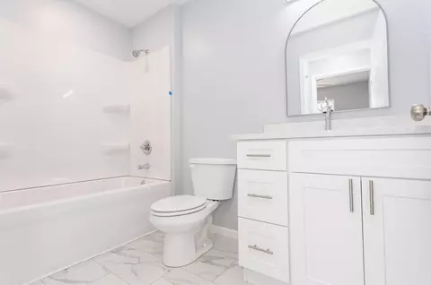 Bath - 1220 E University St, Springfield, MO 65804 photo 2 of 2