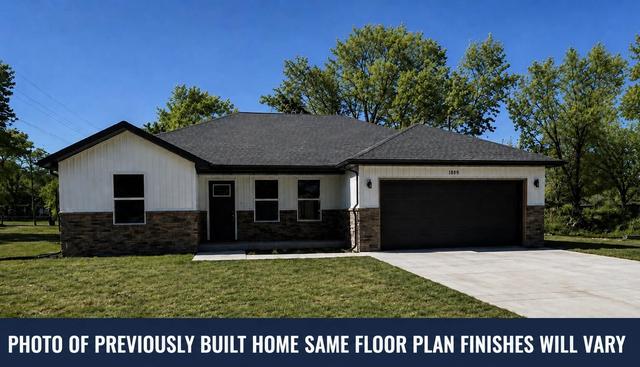 100 N Youngblood St, Marionville, MO 65705