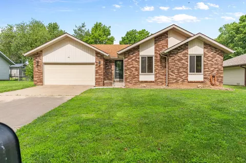 901 N Dabney St, Nixa, MO 65714