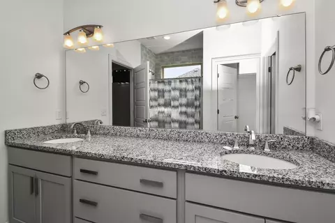 Bath - 4464 W University St, Springfield, MO 65802 photo 3 of 4