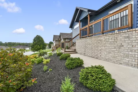 Exterior - 4464 W University St, Springfield, MO 65802 photo 3 of 5