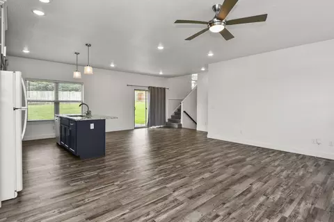 Living - 4464 W University St, Springfield, MO 65802 photo 2 of 4