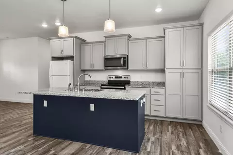 Kitchen - 4464 W University St, Springfield, MO 65802 photo 2 of 6