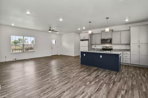 Living - 4464 W University St, Springfield, MO 65802 photo 4 of 4