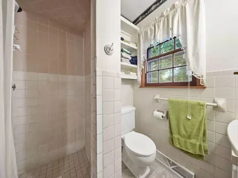 Bath - 703 N Marshall St, Marshfield, MO 65706 photo 1 of 3