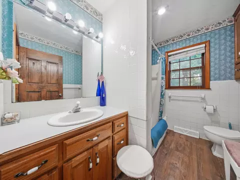 Bath - 703 N Marshall St, Marshfield, MO 65706 photo 3 of 3