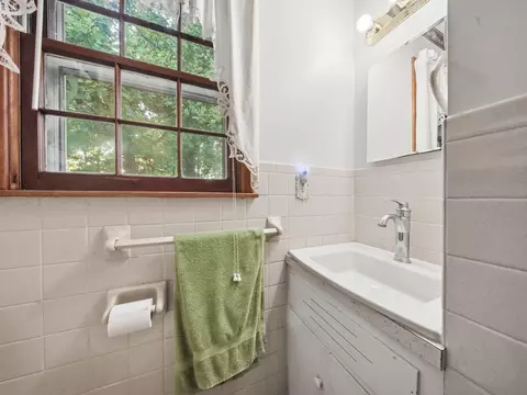 Bath - 703 N Marshall St, Marshfield, MO 65706 photo 2 of 3