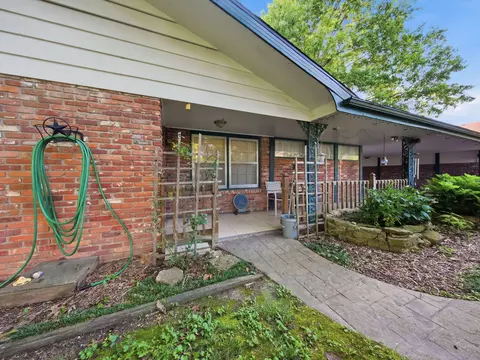Exterior - 703 N Marshall St, Marshfield, MO 65706 photo 1 of 10