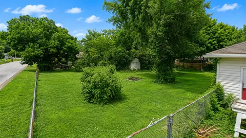 Exterior - 902 Canal St, Branson, MO 65616 photo 2 of 3