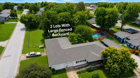 902 Canal St, Branson, MO 65616