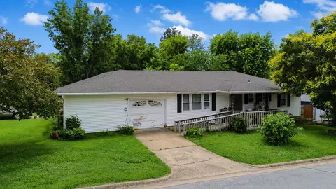Exterior - 902 Canal St, Branson, MO 65616 photo 1 of 3