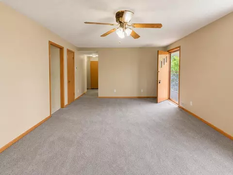 Living - 902 Canal St, Branson, MO 65616 photo 3 of 4