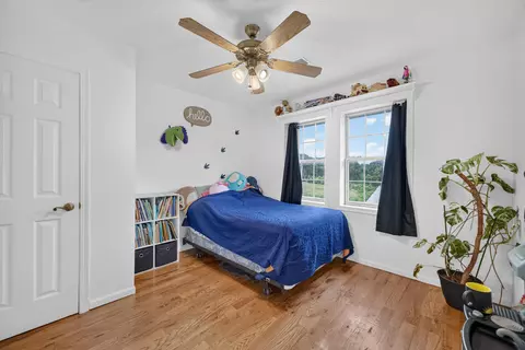 Bedroom - 2024 Dark Valley Rd, Marshfield, MO 65706 photo 3 of 9