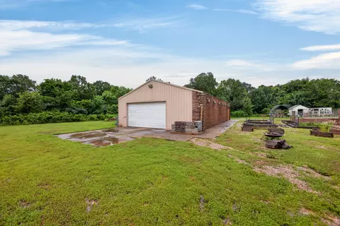 Exterior - 2024 Dark Valley Rd, Marshfield, MO 65706 photo 10 of 17