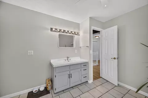 Bath - 2024 Dark Valley Rd, Marshfield, MO 65706 photo 4 of 10