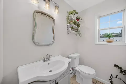 Bath - 2024 Dark Valley Rd, Marshfield, MO 65706 photo 1 of 10
