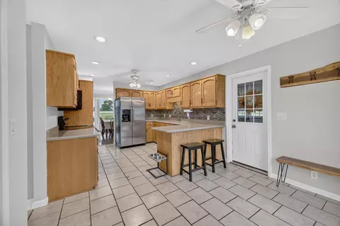 Kitchen - 2024 Dark Valley Rd, Marshfield, MO 65706 photo 7 of 7
