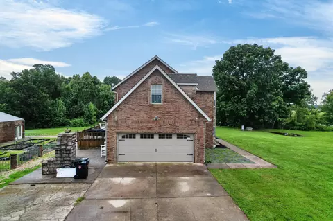 Exterior - 2024 Dark Valley Rd, Marshfield, MO 65706 photo 14 of 17