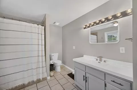 Bath - 2024 Dark Valley Rd, Marshfield, MO 65706 photo 3 of 10