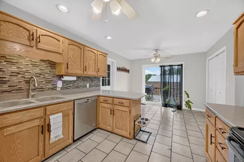 Kitchen - 2024 Dark Valley Rd, Marshfield, MO 65706 photo 1 of 7