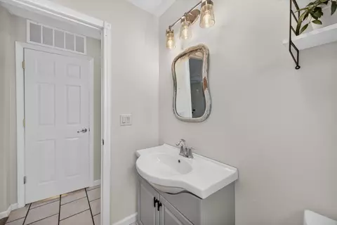 Bath - 2024 Dark Valley Rd, Marshfield, MO 65706 photo 2 of 10