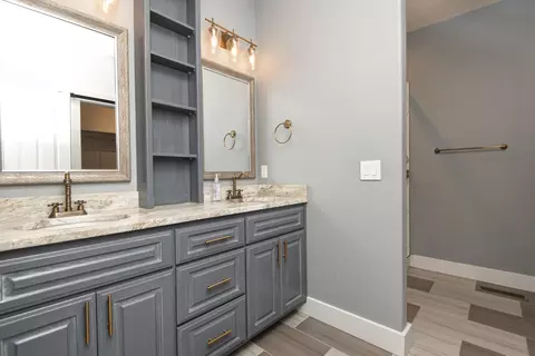 Bath - 5662 E Gatehouse Dr, Strafford, MO 65757 photo 1 of 4