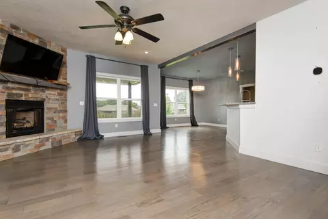 Living - 5662 E Gatehouse Dr, Strafford, MO 65757 photo 2 of 6