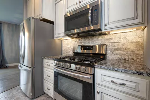 Kitchen - 5662 E Gatehouse Dr, Strafford, MO 65757 photo 3 of 4