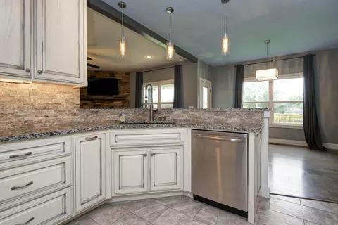 Kitchen - 5662 E Gatehouse Dr, Strafford, MO 65757 photo 2 of 4