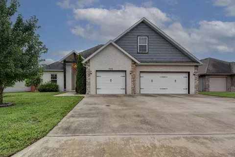 5662 E Gatehouse Dr, Strafford, MO 65757