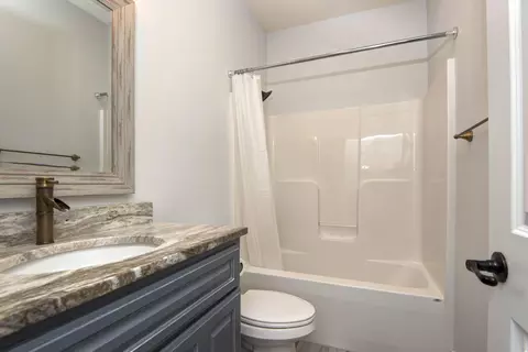 Bath - 5662 E Gatehouse Dr, Strafford, MO 65757 photo 3 of 4