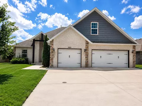 5662 E Gatehouse Dr, Strafford, MO 65757