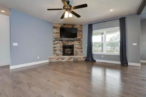 Living - 5662 E Gatehouse Dr, Strafford, MO 65757 photo 5 of 6