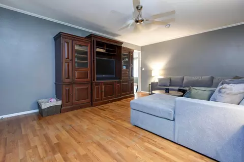 Living - 2003 E Rosebrier St, Springfield, MO 65804 photo 2 of 3