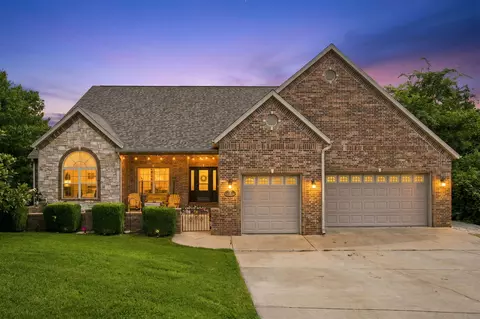 135 Roark Hills Dr, Branson, MO 65616