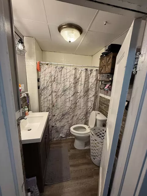 Bath - 108 W Cleveland Ave, Monett, MO 65708 photo 1 of 1