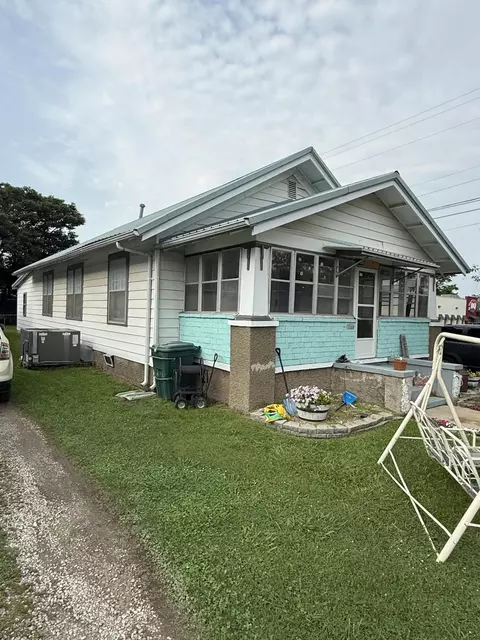 Exterior - 108 W Cleveland Ave, Monett, MO 65708 photo 2 of 10