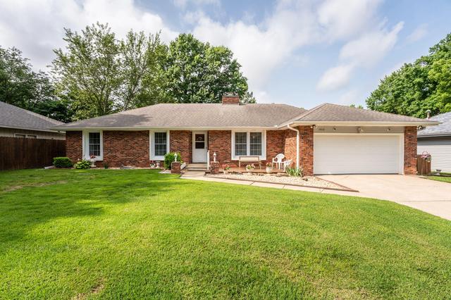 1512 E Walnut Lawn St, Springfield, MO 65804