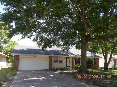 1807 W Swan St, Springfield, MO 65807